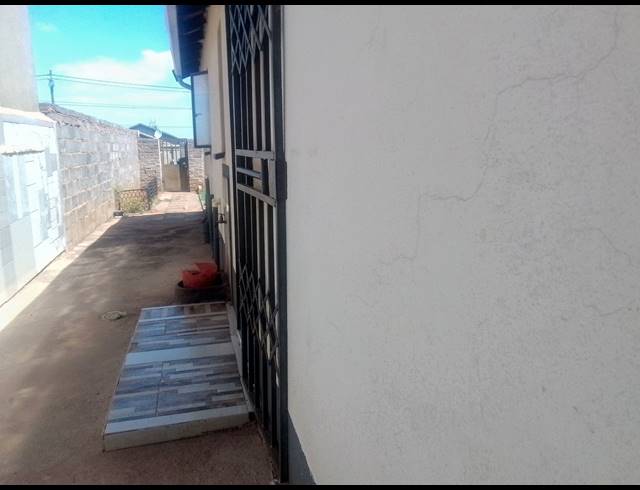 3 BEDROOM FREEHOLD FOR SALE IN PROTEA GLEN